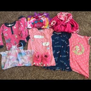 4t girl sleep set!! Nightgowns, robe, slippers!